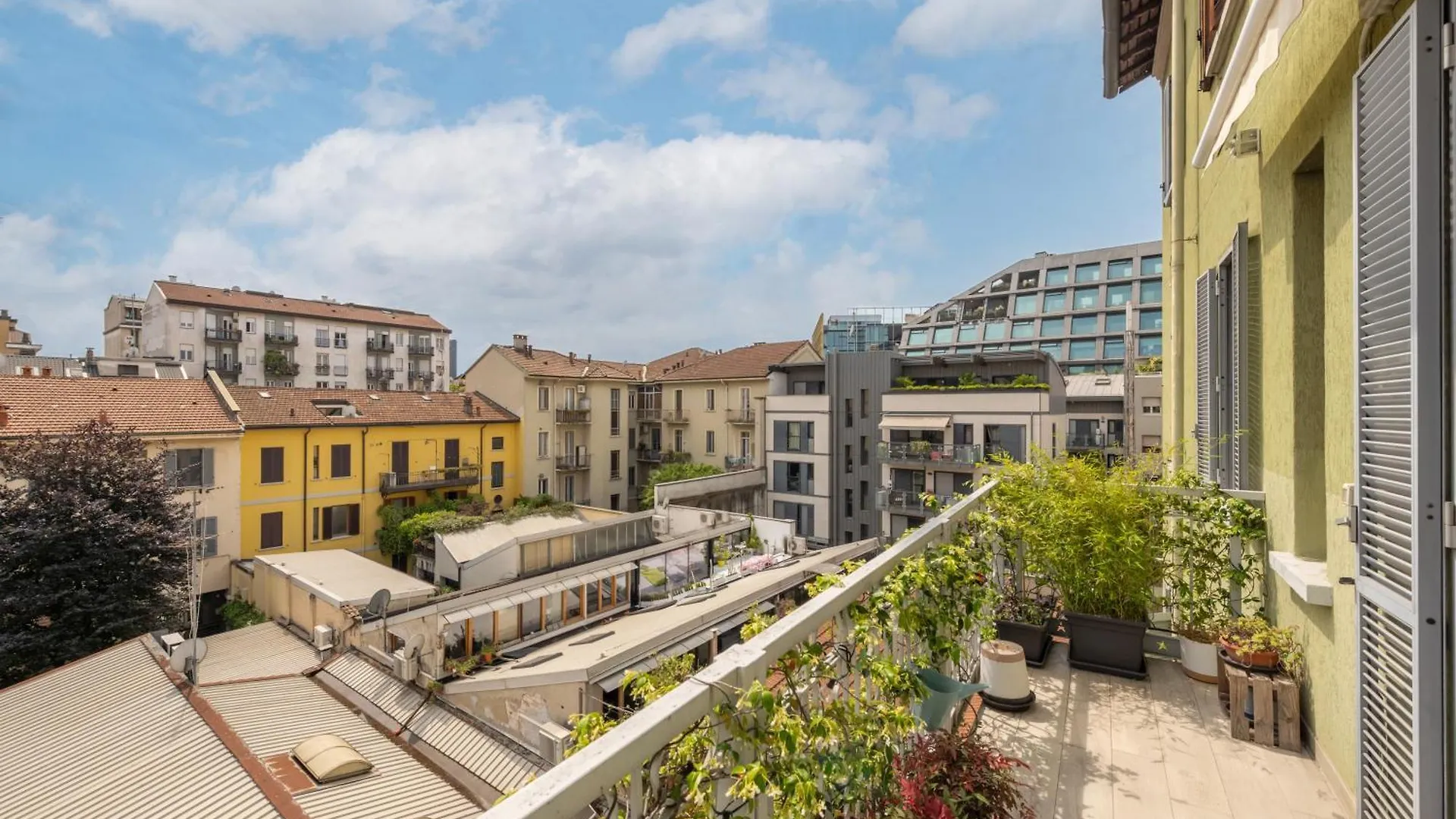 Milano Isola - Bright 2-Room Apartment With Balcony Italy
