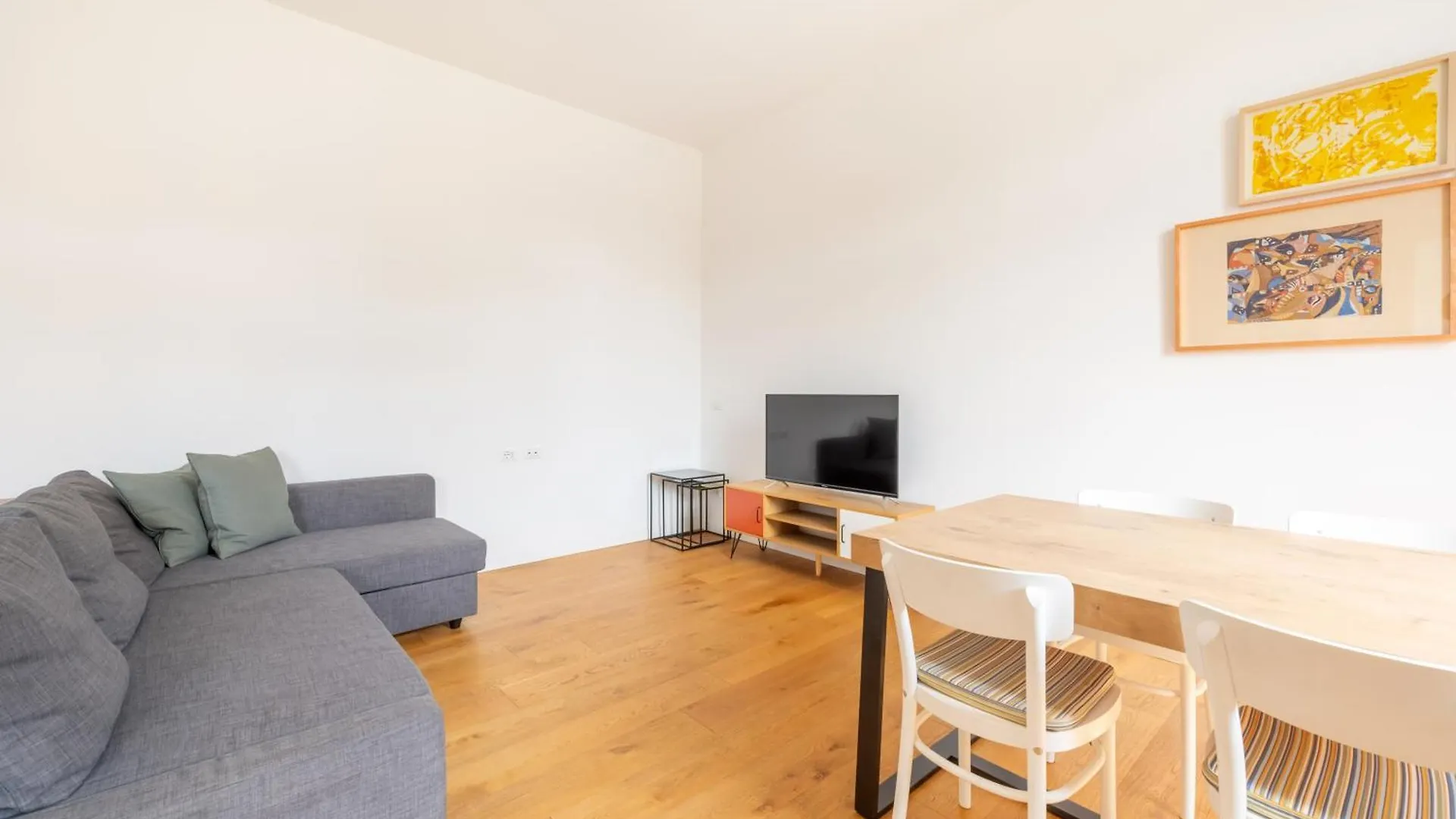 Milano Isola - Bright 2-Room Apartment With Balcony Milan