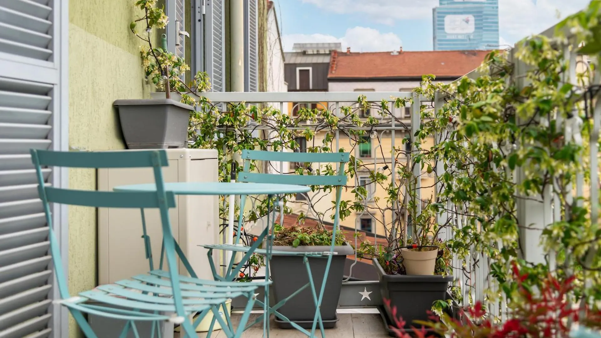 Milano Isola - Bright 2-Room Apartment With Balcony Italy